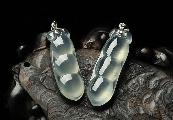 小孩适合戴啥翡翠吊坠?选择简单可爱的款式一定没错   第1张