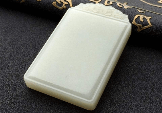 和田玉无事牌一般用什么料？带你全面认识和田玉无事牌！   第1张