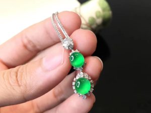 水润润的二颗绿蛋面   第1张