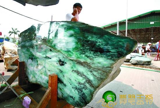 玉石翡翠的好坏 庄家都是这么判断的 第1张