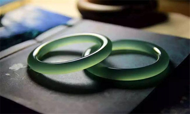 龙石种翡翠有几种颜色?本文为你揭晓答案! 第3张