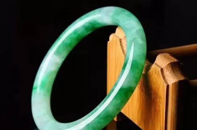 
哪些的翡翠好？陪你领略到翡翠之美！
   第2张