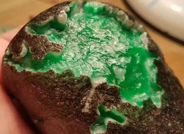 翡翠原石价格，为何趋势一路上涨？   第1张