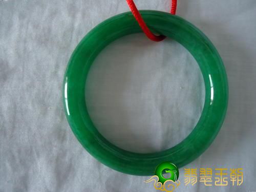 清朝翡翠手镯价格高吗 清朝翡翠镯子值不值个人收藏 