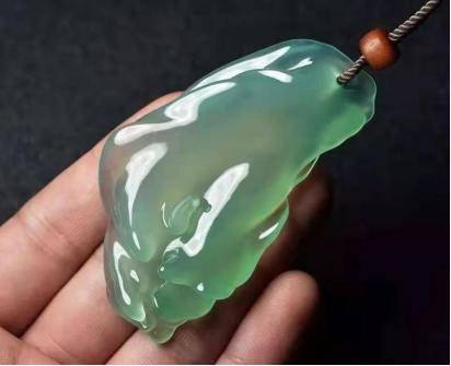 
                带你真正的了解翡翠玉石的鉴别技巧
   第1张