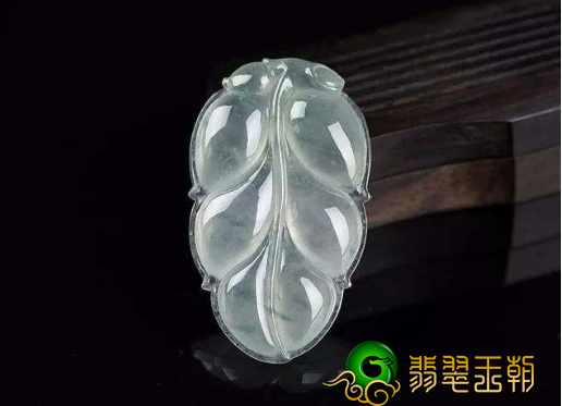 女人适合戴什么翡翠挂件？它的题材很关键！   第4张