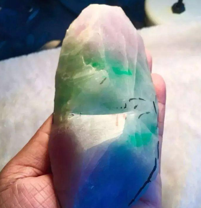 
                20年没见到的料子，让一群人头痛，却被千里江山征服了
   第1张