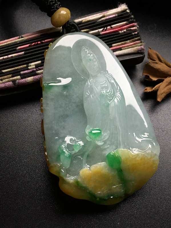 翡翠观音雕刻了两年还没完工？翡翠观音到底有什么奥妙？   第2张