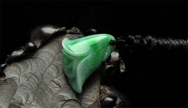 羊脂玉和翡翠哪个好？关键看你喜欢什么！   第4张