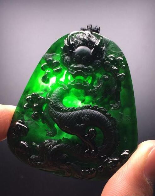 如何辨别墨翠和类似翡翠玉石呢？ 