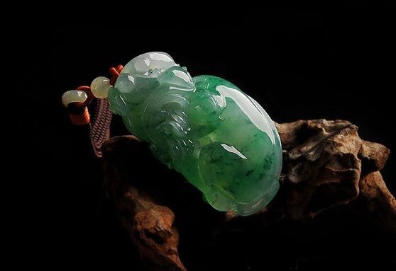 市场上的翡翠价格通常是多少 专家出面解开谜团   第2张