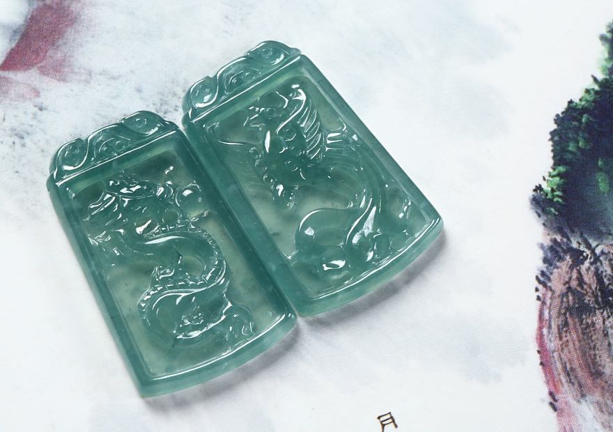 翡翠龙凤牌哪里买好?龙凤牌适合什么年龄段的人佩戴? 第1张