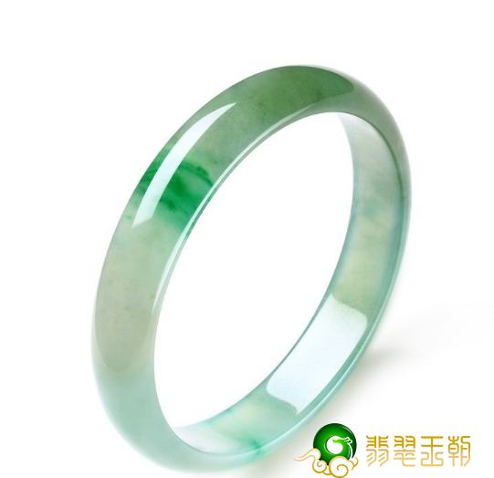 翡翠镯子的色调如何选择 如何挑翡翠镯子色调 