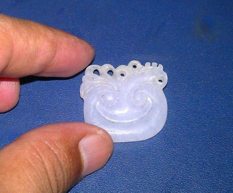 如何进行翡翠手雕？翡翠手雕的技巧都有哪些？   第2张