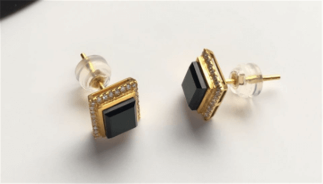 翡翠耳钉适合什么年龄的人戴?翡翠耳钉的寓意你知道嘛! 第2张