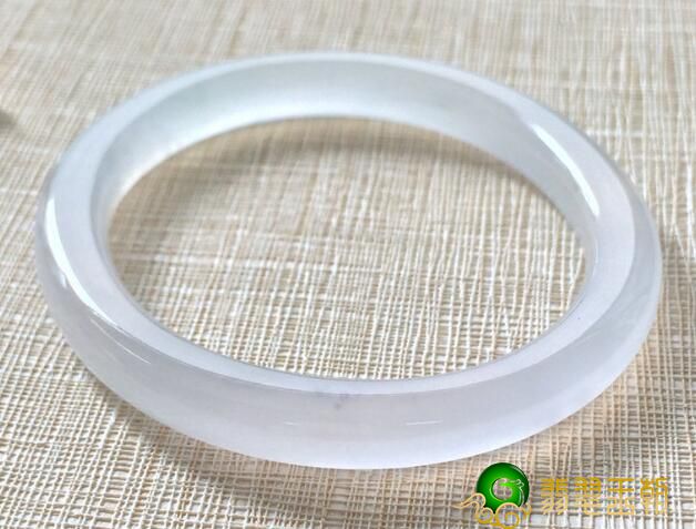 白翡翠价钱贵吗？哪些决策了白翡翠的使用价值？   第1张