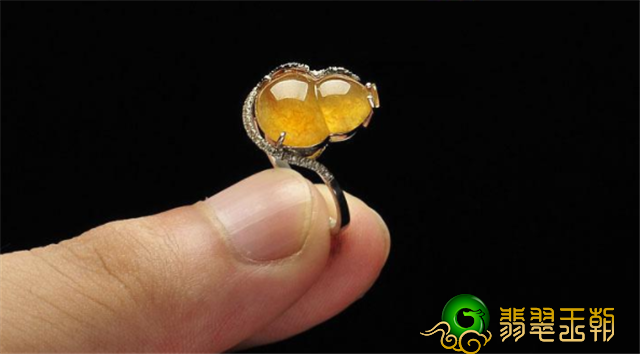 翡翠戒指能够戴着刷碗吗？大家必须注意什么？   第4张