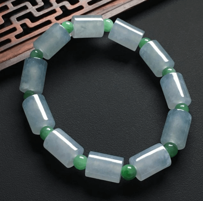 一条白翡翠珠子手串，不知道价格多少才合适？这里有答案！   第3张