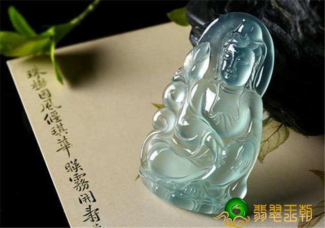 翡翠项链吊坠的喻意有什么？快点进来了解一下！   第1张