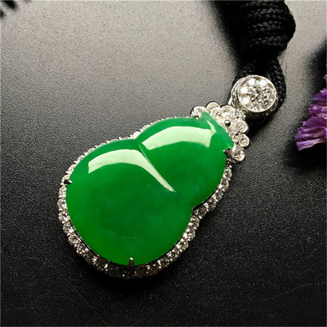 阳绿翡翠手镯价格高吗?本文为你解答! 第3张