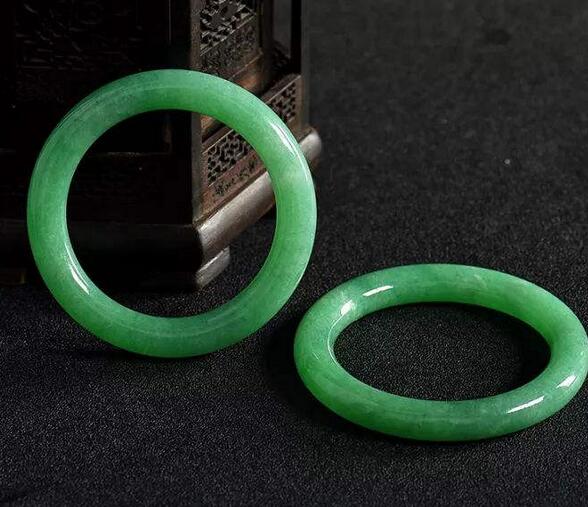 200块的翡翠手镯买了之后能戴吗 内行人告诉你实情 第1张