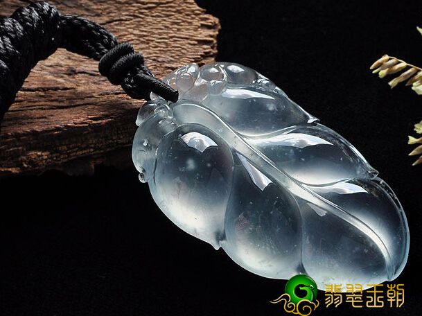 翡翠装饰品和挂绳要如何配搭才漂亮呢？一起来学习培训一下。   第3张