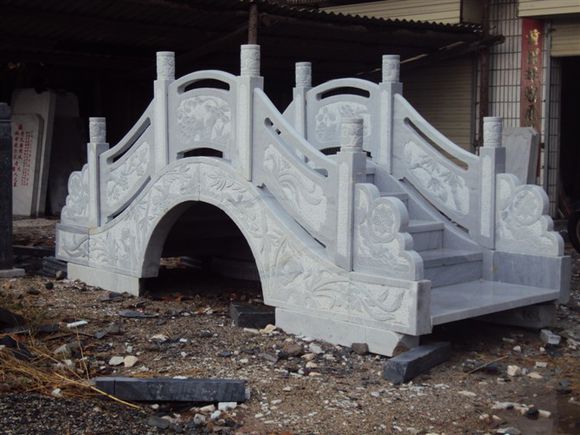 汉白玉雕刻大气沉稳，尽显贵族风范之气概   第1张