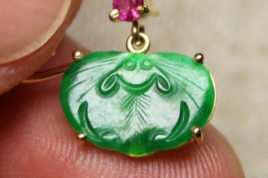 翡翠佛挂件有什么寓意？翡翠佛挂件如何进行选择   第1张