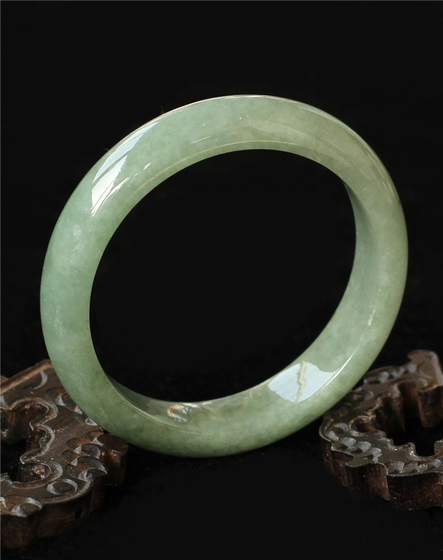 老翡翠手镯价格高吗？翡翠中的“老”跟你想象的不一样！   第3张