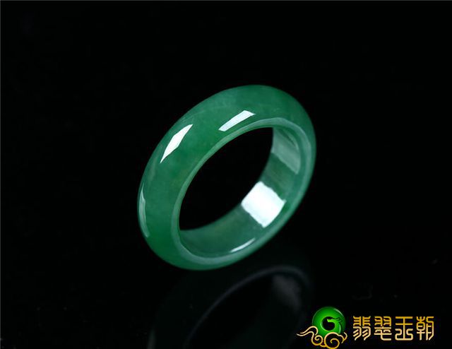 想了解翡翠扳指的价格?来看看这篇文章就知道了！   第4张