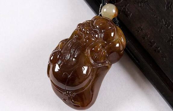 翡翠不只有绿色,褐色的翡翠值钱吗? 第3张
