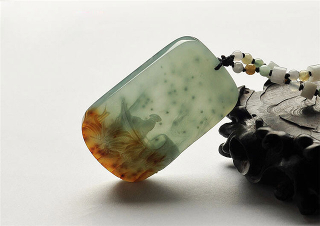 女人能戴翡翠山水牌吗？本文为你解答疑问！   第3张