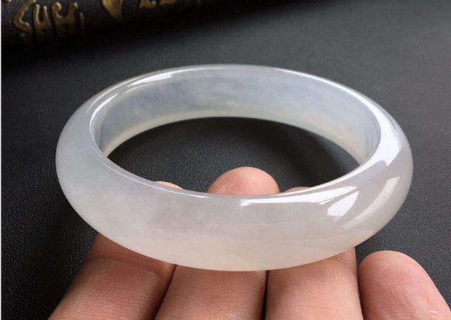 购买翡翠镯子以前，这种翡翠小常识先了解一下！   第4张