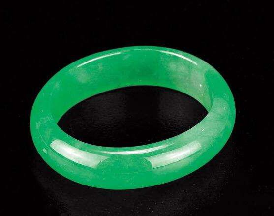 关于佩戴翡翠玉石的好处 你知道的有多少   第1张