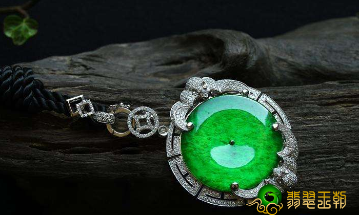 翡翠项链吊坠的喻意有什么？快点进来了解一下！   第2张