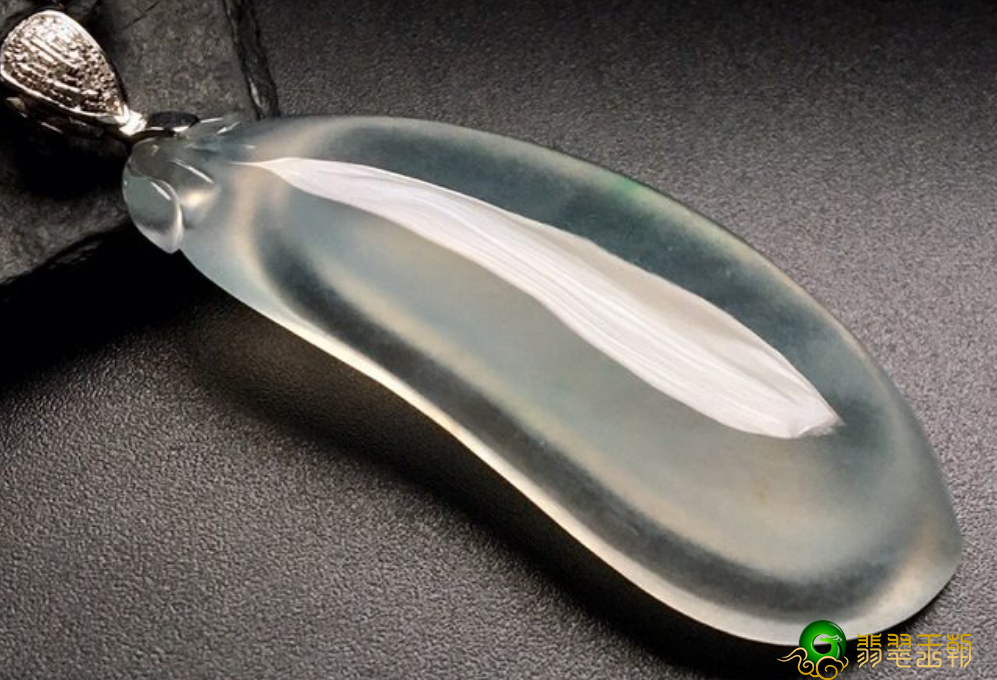 高翡翠冰种翡翠小挂件价格多少？大家从翡翠冰种翡翠小挂件的总体看来   第2张