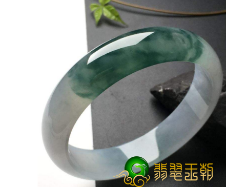 翡翠手镯的价钱是依据哪些去标价的 