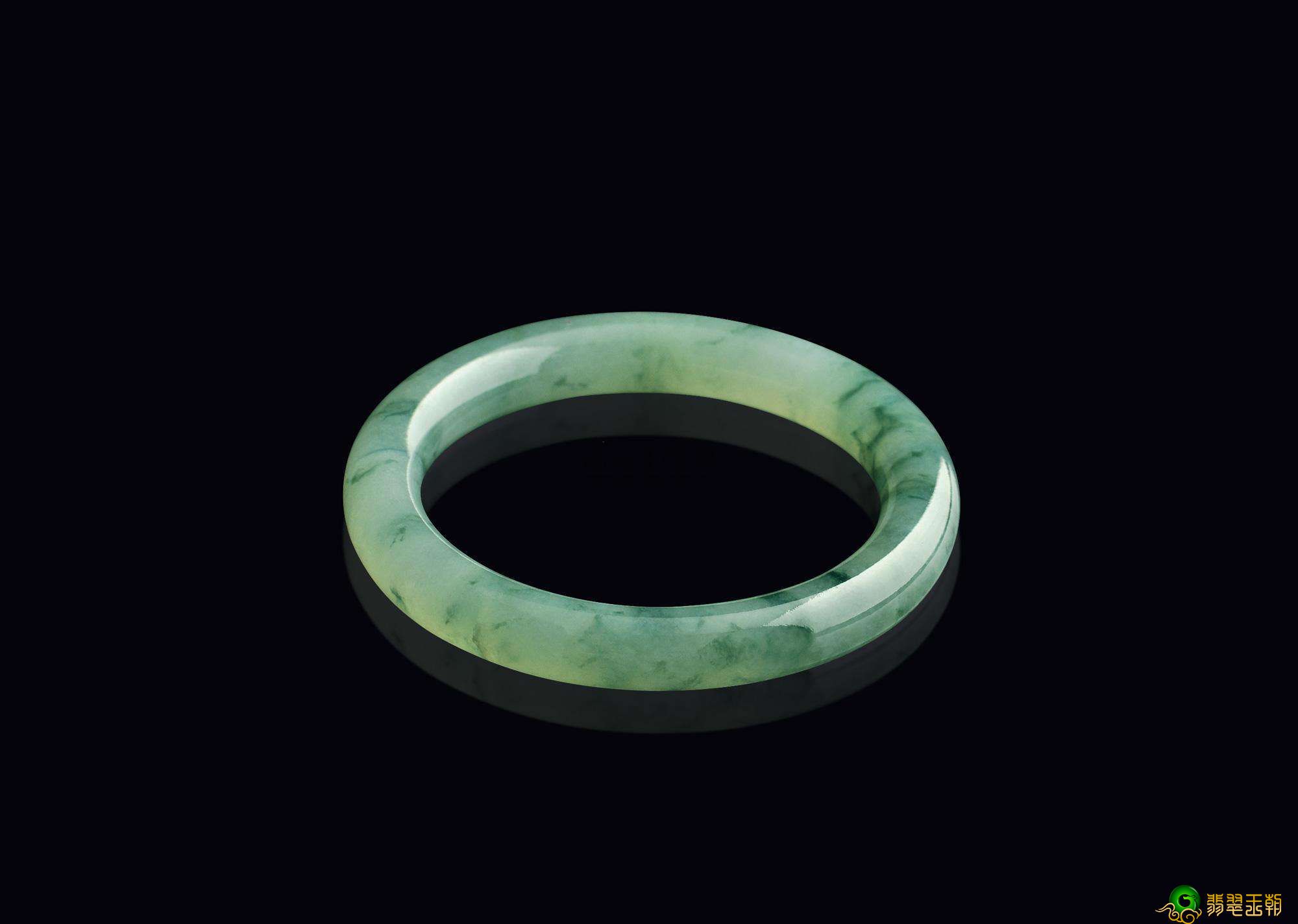 翡翠手镯怎么挑?挑选翡翠手镯要注意什么? 第2张