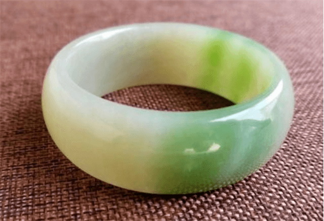 哪种和田玉指环好?如何选购适合的和田玉指环? 第1张