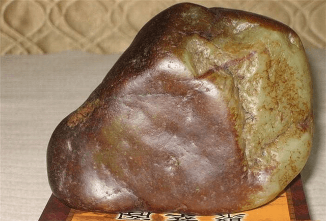 和田玉皮料有价值吗?如果是这种绝对没有! 第3张