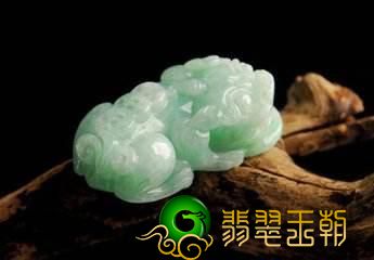怎么给翡翠貔貅吊坠助运 翡翠貔貅吊坠助运的方式和流程 