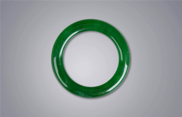 绿翡翠值不值钱?选购的时候我们要注意什么? 第3张