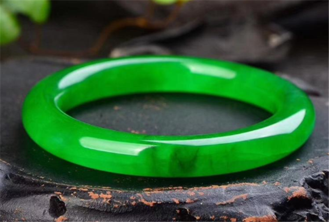 翡翠镯子的资格证书可靠吗？不得不信，不能尽信！   第2张