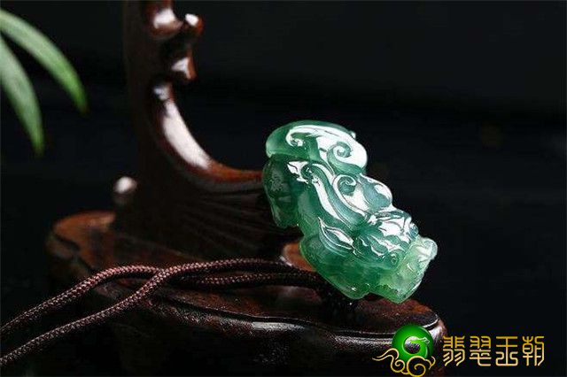a货绿翡翠貔貅的价格多少钱？危害翡翠貔貅价格的要素有什么？   第2张