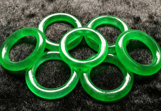 翡翠d货代表什么意思？选购翡翠时要警醒这种仿冒玉石！   第2张