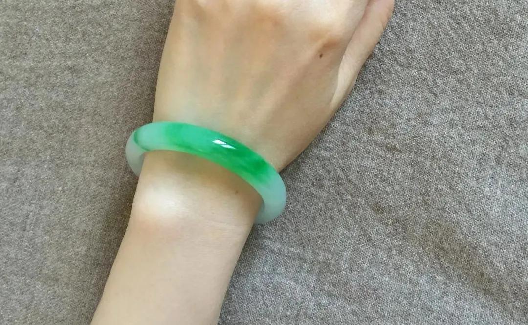 睁眼了，六位数的翡翠镯子长什么样？   第2张