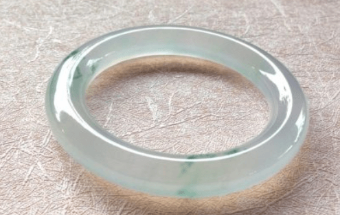 冰种翡翠镯子价格是多少？看完文章你就知道！   第1张