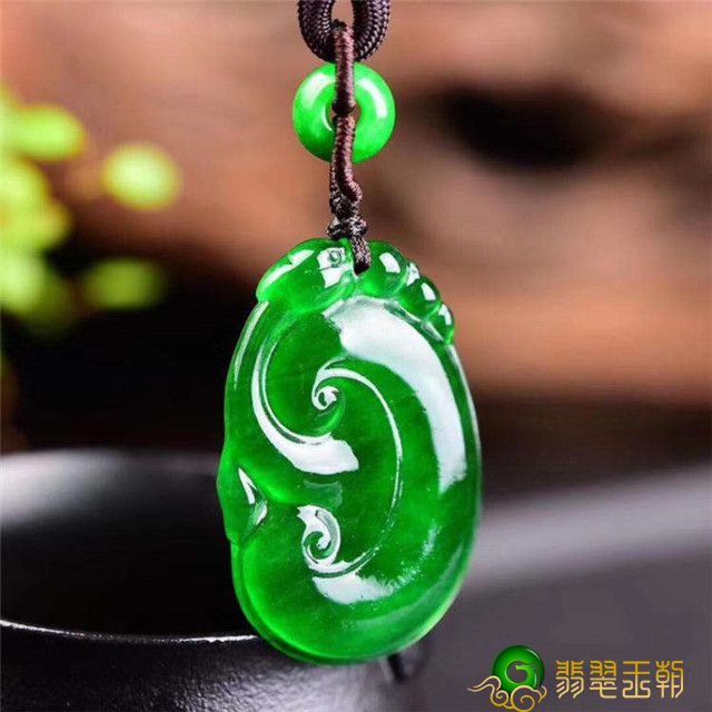 翡翠吉祥如意合适哪些群体配戴？我给您深入分析！   第1张