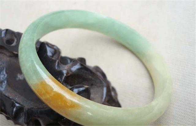 豆种的翡翠手镯价格一般多少?不看不知道,一看吓一跳! 第4张