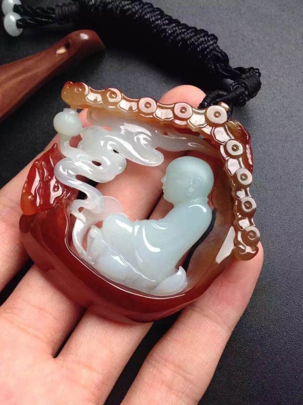 翡翠也有素颜、浓妆、整容之分？最有收藏价值的竟然是……   第2张